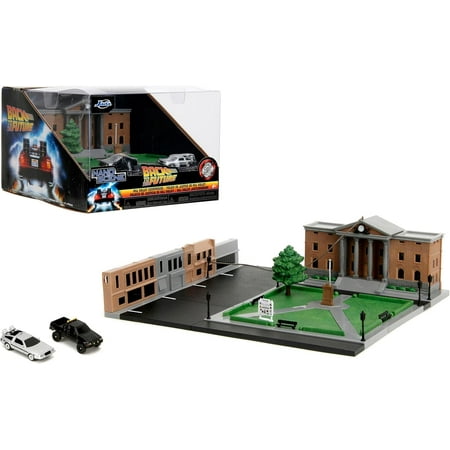 Jada Nanoscene Back to The Future Hill Valley Courthouse Diorama – Movie-Inspired Miniature Diorama incl. 2 Iconic Vehicles (Time Machine & Toyota Pickup) – Collectible Scene for Adults and Kids