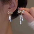 thumbnail image 2 of Nuevos pendientes de gota de cristal con circonita cúbica ostentosa, pendientes de temperamento para mujer, joyería de moda de Color plateado de alta calidad Dengxun unisex, 2 of 2