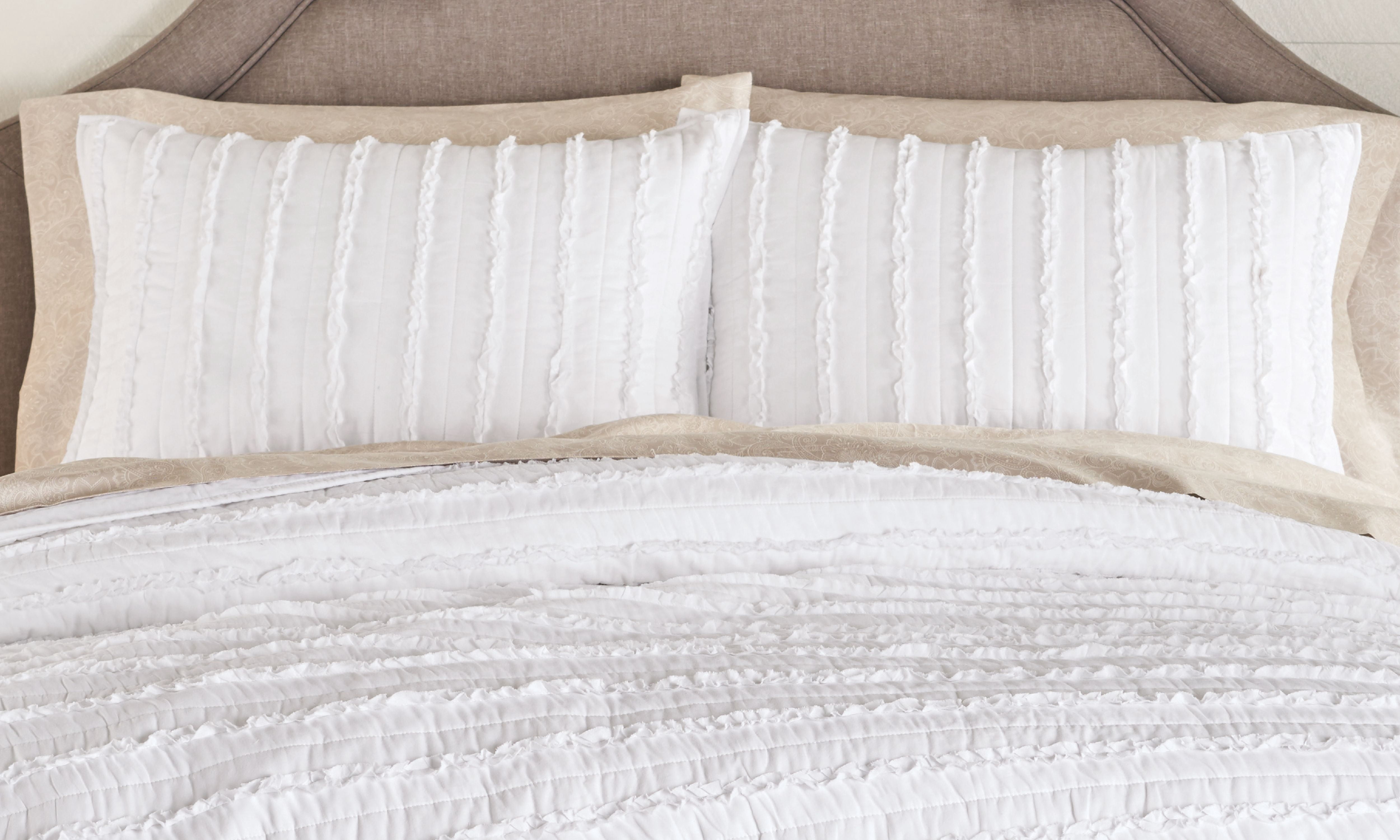 Better Homes & Gardens Solid Ruffle Stripe Quilt, 1 Each