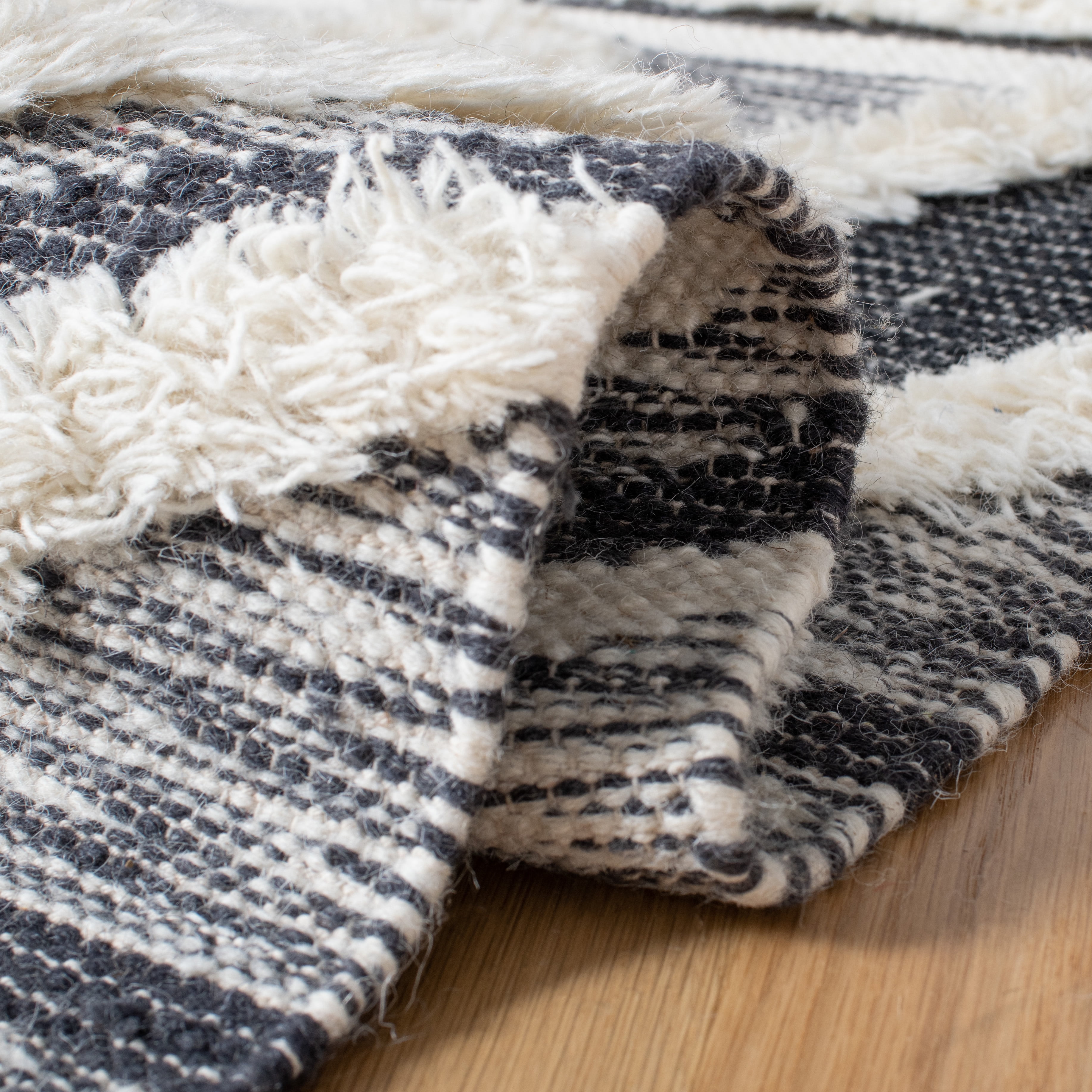 SAFAVIEH Natura Noirin Geometric Wool Area Rug, Ivory/Black, 3' x 5'