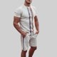 thumbnail image 4 of Conjunto de pantalones cortos casuales para hombres Diseño de color contrastante Cuello redondo Manga corta Top Shorts Trajes de chándal de verano para hombres Beige M, 4 of 6