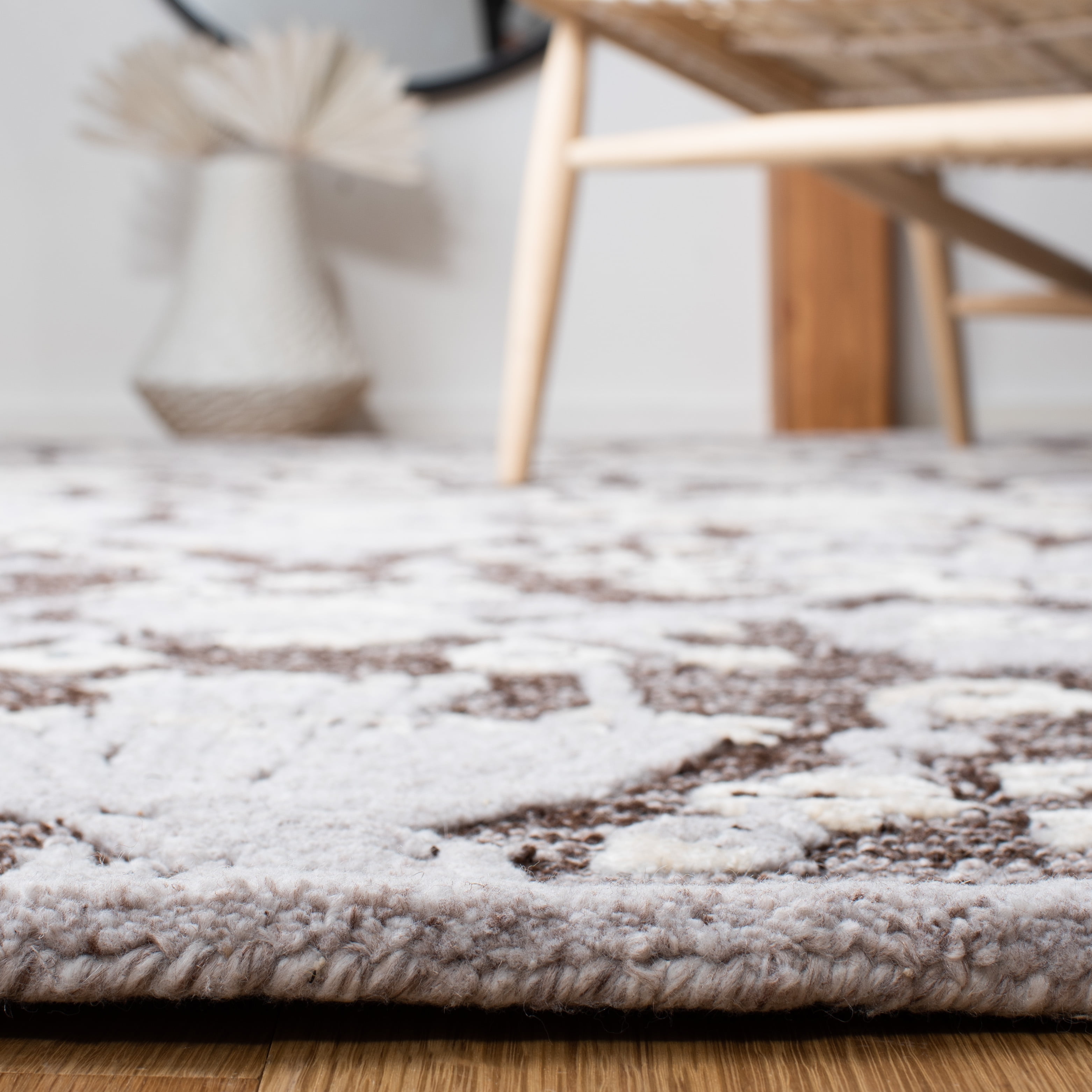SAFAVIEH Glamour Quinten Floral Area Rug, Dark Brown/Ivory, 8' x 10'