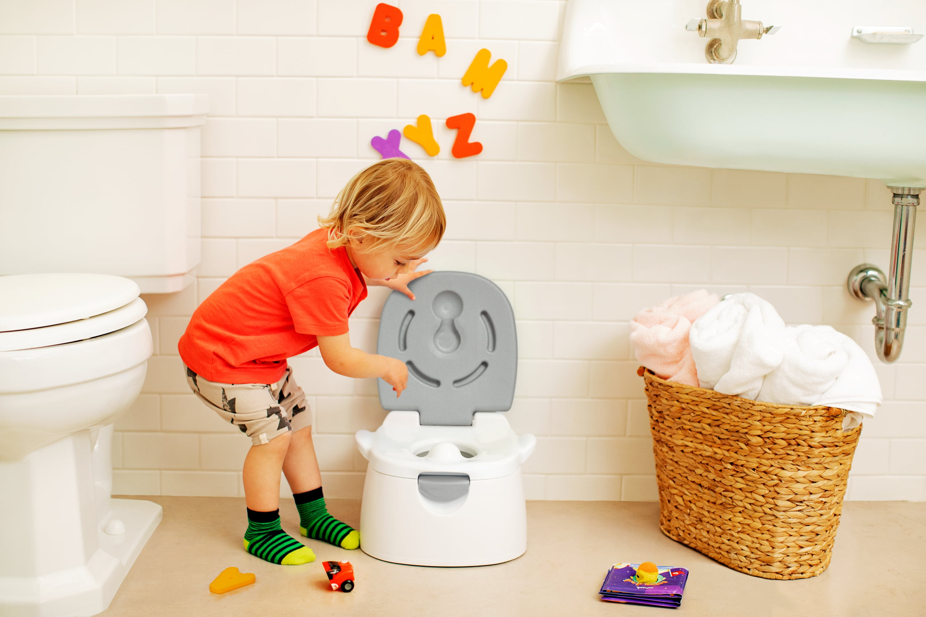Munchkin Multi-Stage 3-in-1 Toddler Potty Seat, Trainer Ring, and Step Stool, White