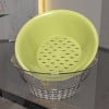 Cesta organizadora de cocina, escurridor de plástico apto para alimentos, contenedor de almacenamiento que ahorra espacio para verduras y utensilios, resistente, fácil de limpiar y multiusos.