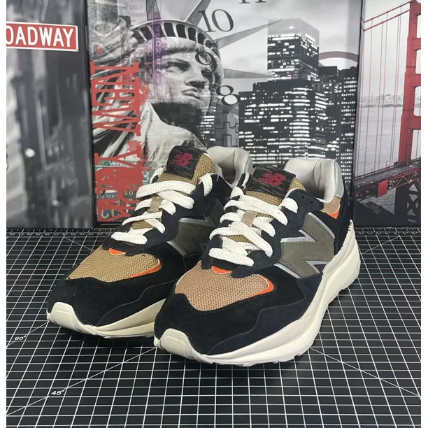 New Balance 57/40 MENS 9.5 *Black Poppy* Lunar New Year Sneakers U5740CNB NO BOX