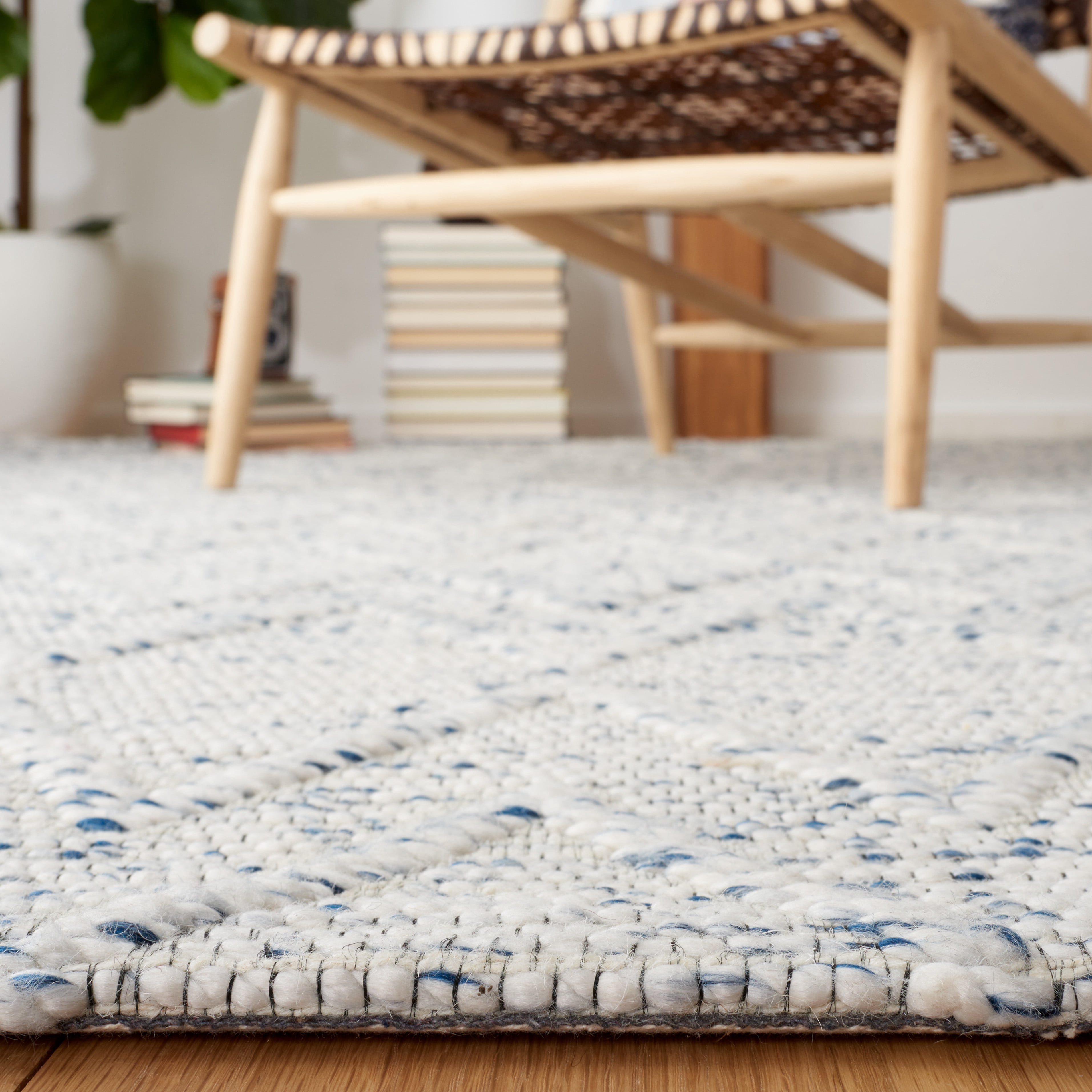 SAFAVIEH Marbella Ciannait Distressed Runner Rug, Blue/Ivory, 2'3" x 8'