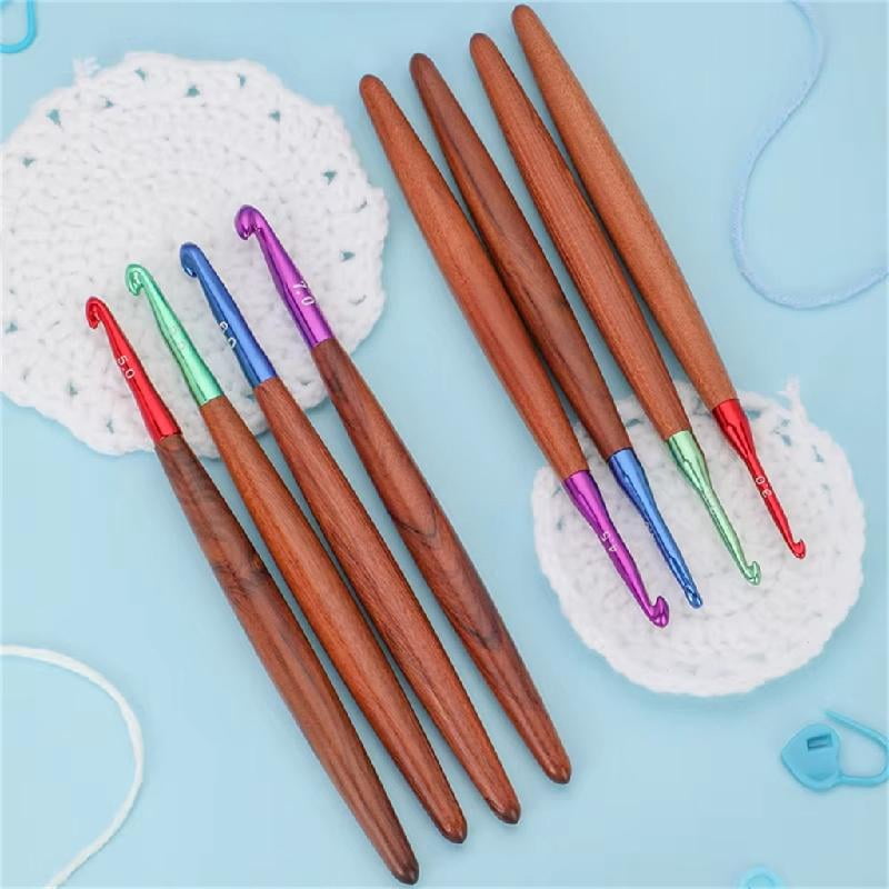 8Pcs Ergonomic Grip Aluminium Crochet Hook 3.0-7.0mm Wooden Handle Crochet Hook Needle for Knitting Sweater Scarf