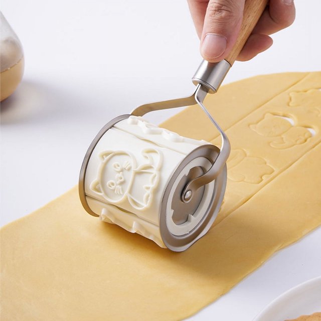 1pc, Embossed Rolling Pin, Cartoon Animals Cookie Emboser, Printing Dough Roller, Baking Tools, Kitchen Gadgets, Kitchen Accessories, Home Kitchen Items