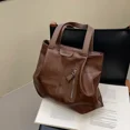 thumbnail image 4 of Bolso de alta gama y gran capacidad para mujer 2024 Nuevo bolso de hombro de moda Bolso de mano versátil y elegante para desplazamientos diarios Tragetasche, 4 of 5