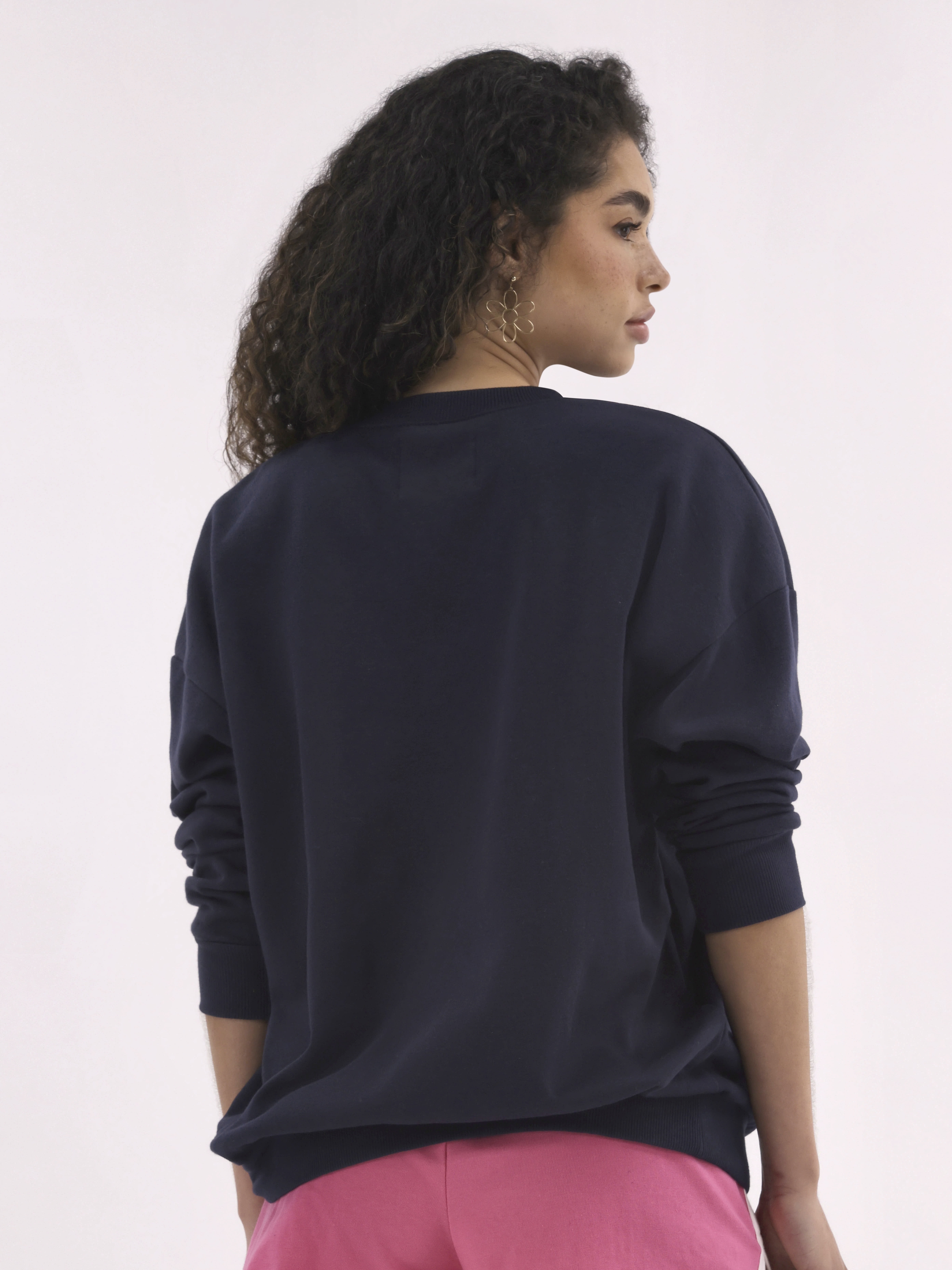 No Boundaries Oversized Graphic Crewneck Sweatshirt, Midweight, Women's and Women's Plus