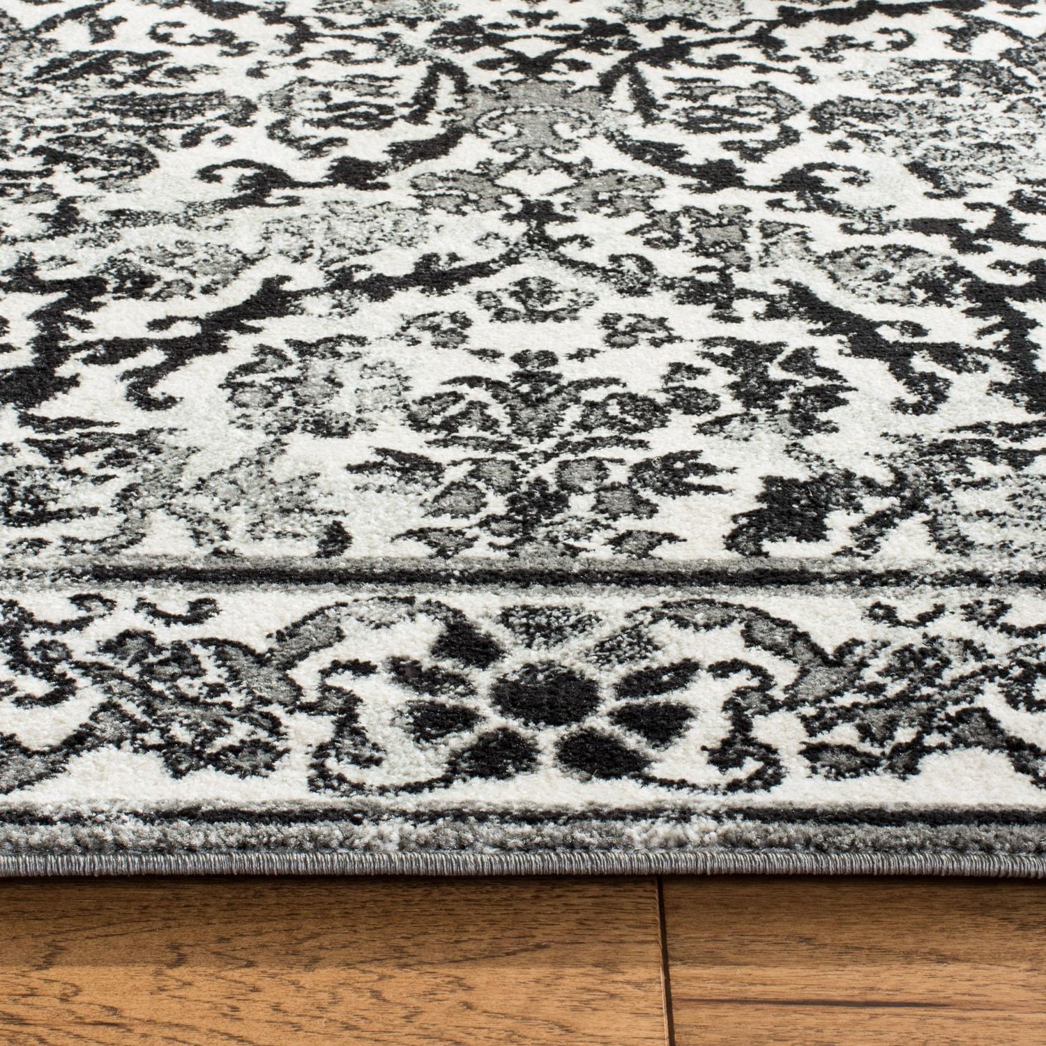 Safavieh Evoke Lorna Traditional Area Rug
