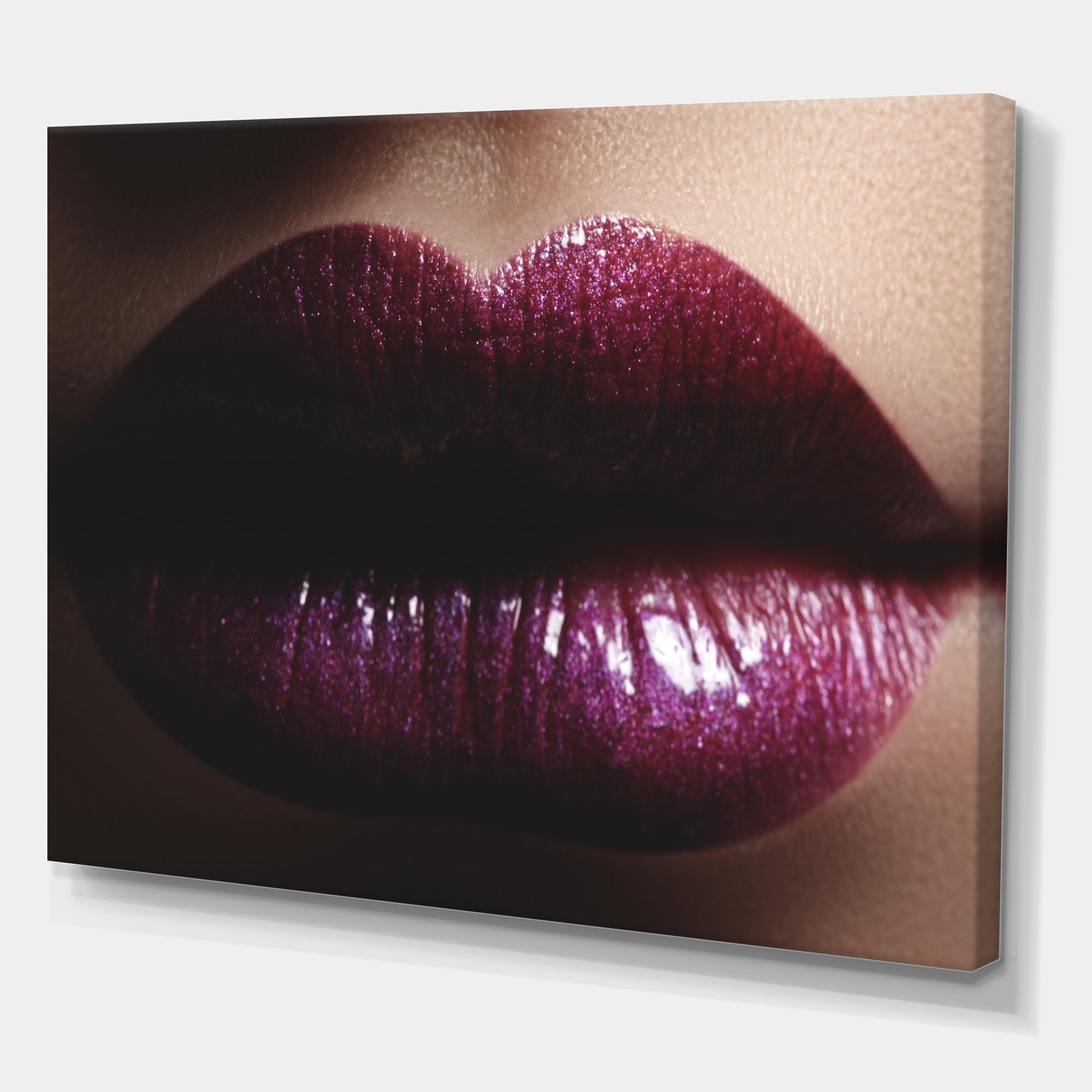 Designart ' Close-Up Of Woman Plump Lips With Glitter ' Modern Canvas Wall Art Print
