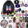 thumbnail image 1 of Conjunto regalo para fans de BTS - Bolsa, calcomanías, mascarillas, cinta cuello, llaveros, pulseras, insignias, 1 of 3