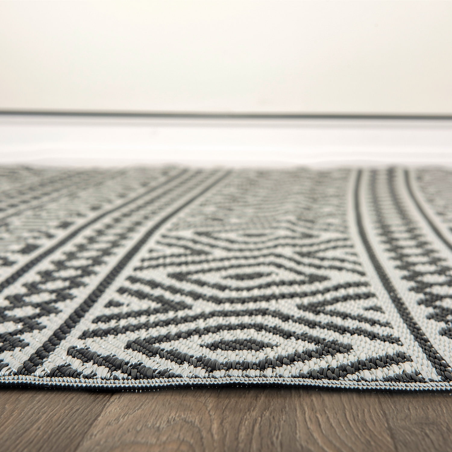 World Rug Gallery Contemporary Geometric Reversible Plastic Indoor and Outdoor Picnic Mat, Camping Rug, RV Rug - BLACK 5' X 7'