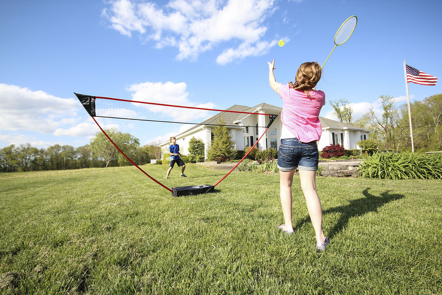 Zume Games Portable Badminton Set with Freestanding Base Sets Up on Any  Surface in Seconds. No Tools or Stakes Required