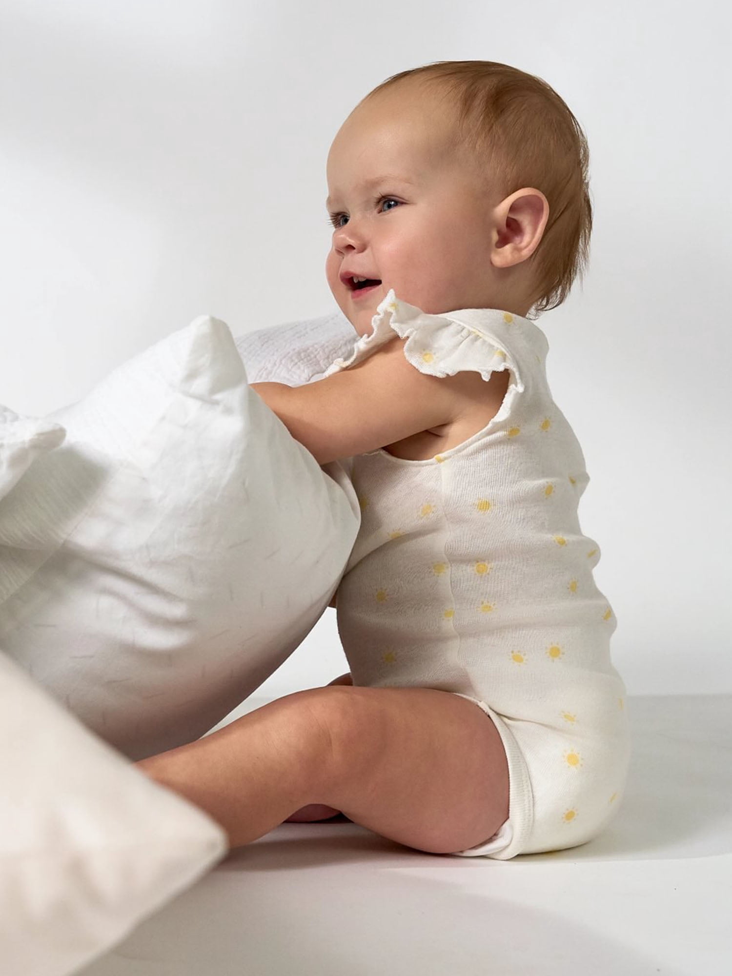 Gerber Baby Neutral Short Sleeve Onesies, 8-Pack, Sizes 0/3 Newborn - 12 Months
