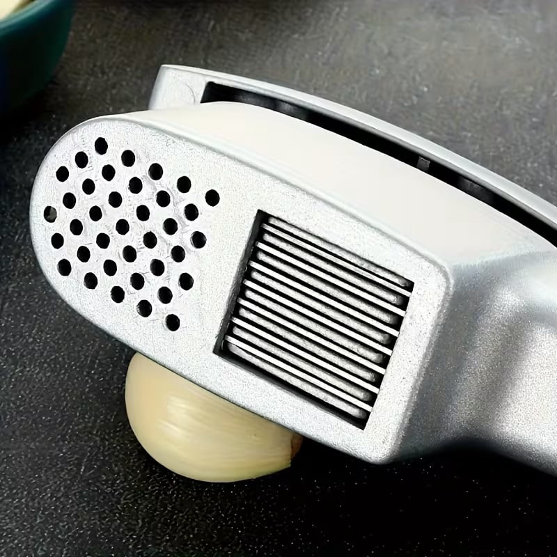 Two-in-one garlic masher, essential cutting and pressing garlic tool for the kitchen, multi-functional kitchen utensil