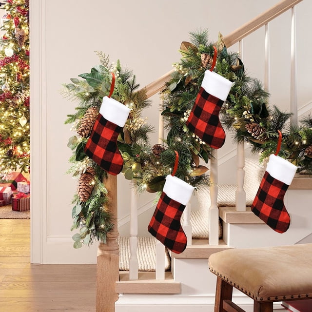 mfyjkho Medias Navideñas Colgantes De Terciopelo A Cuadros Rojos Y Negros Con Cuerda Para Un Ambiente Festivo, 24 X 44 Cm (9,45 X 17,32 Pulgadas), Paquete De 1