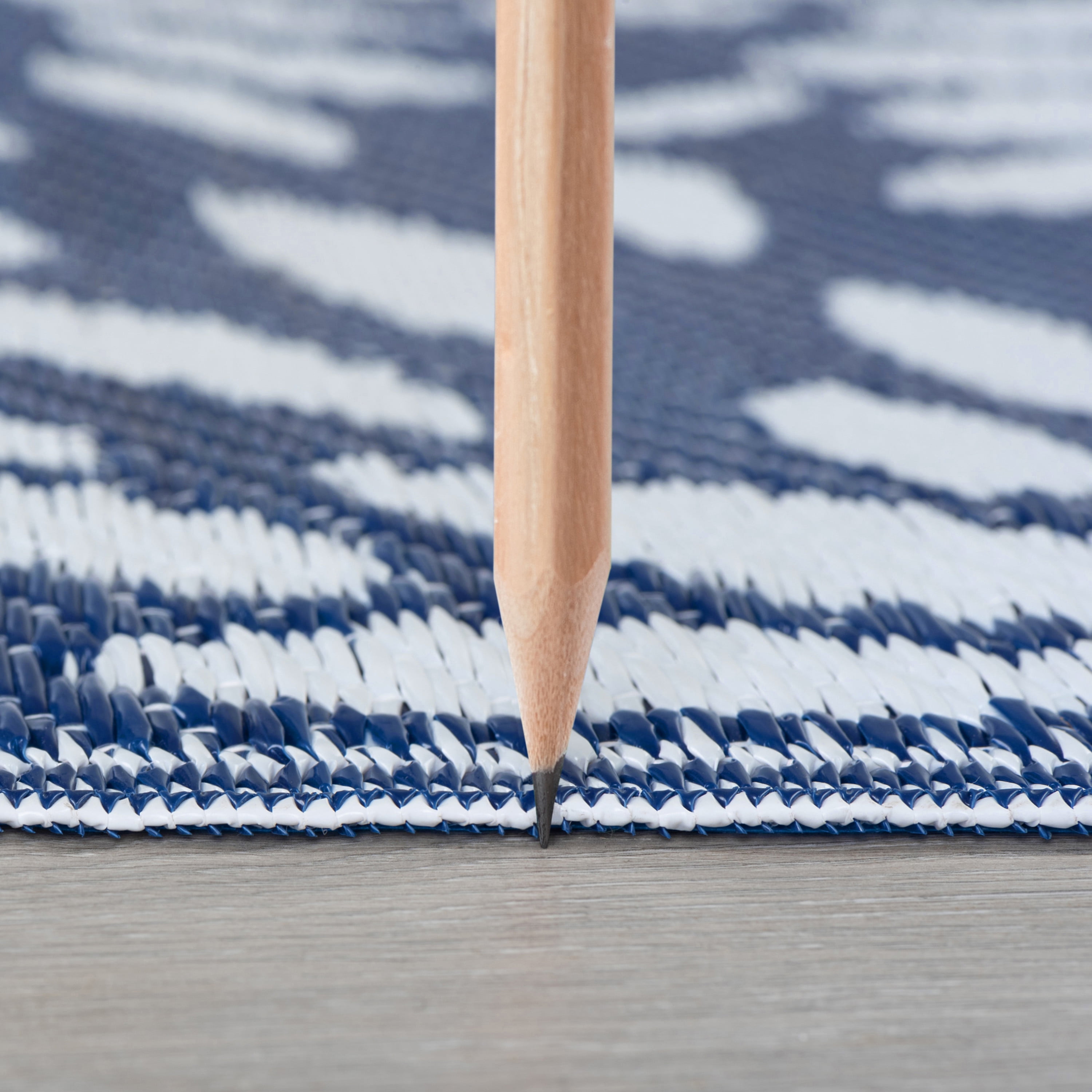 8x10 Reversible Navy and White Polypropylene Outdoor Floral Area Rug