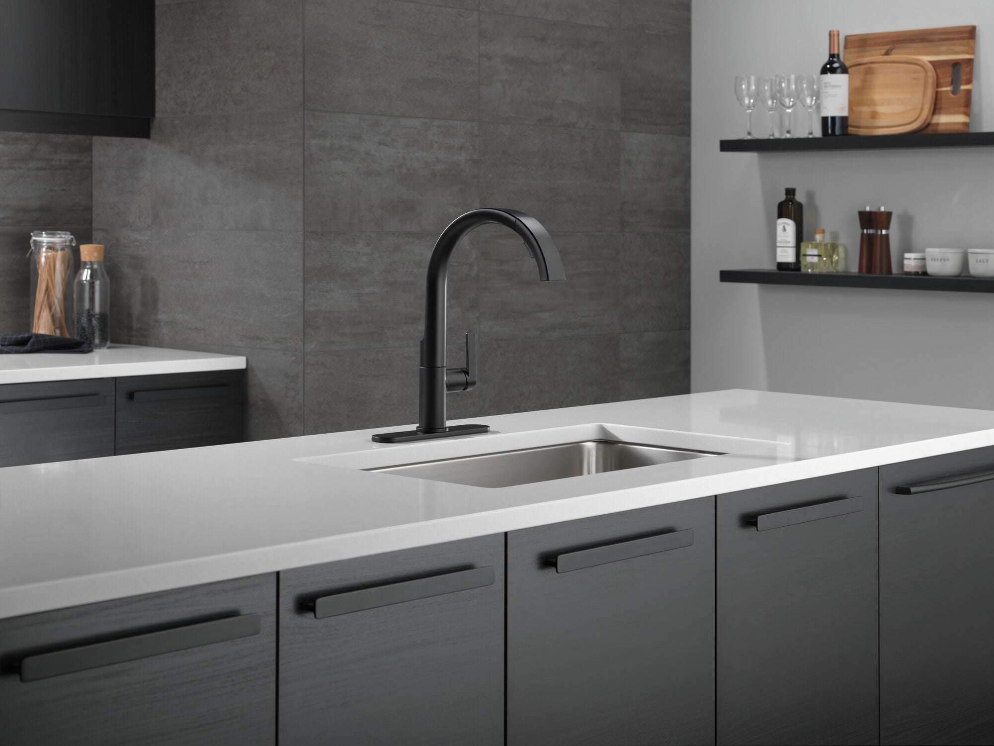 Delta Keele: Single-Handle Pull-Down Kitchen Faucet