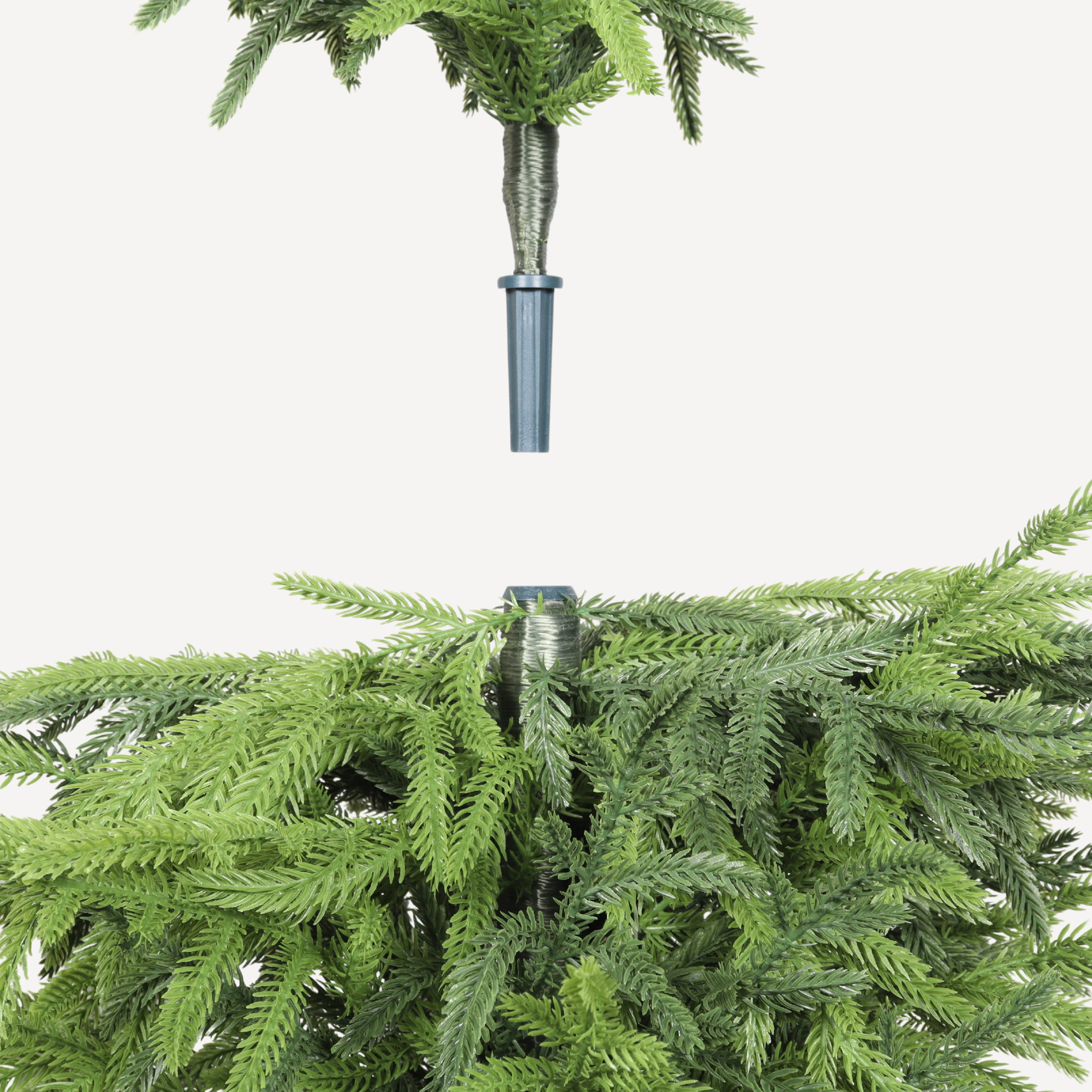 Ultra-Realistic Artificial Christmas Tree Dense Lush Look Detachable Packaging Indoor Outdoor Decor
