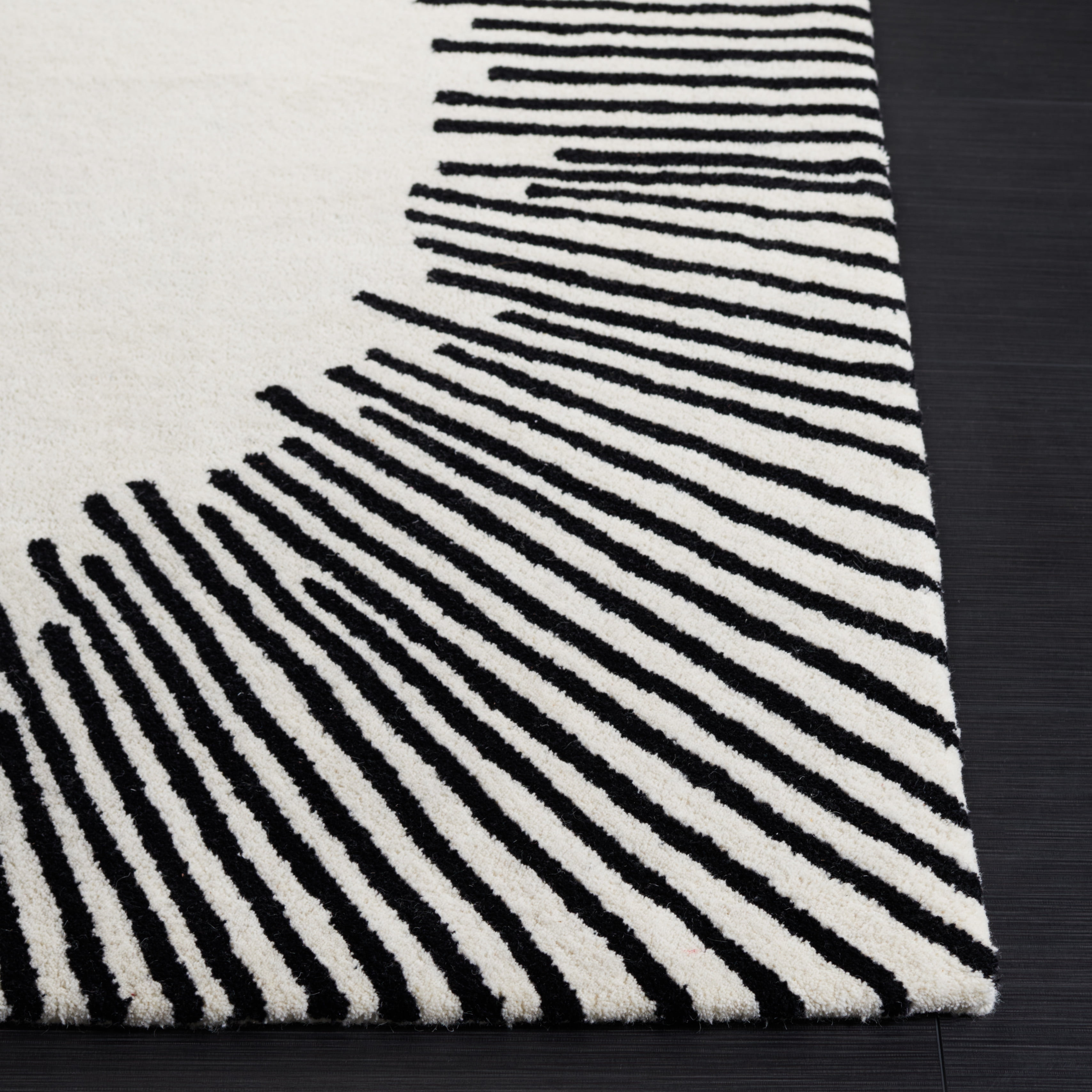 SAFAVIEH Fifth Avenue Declan Abstract Area Rug, Ivory/Black, 5' x 5' Square