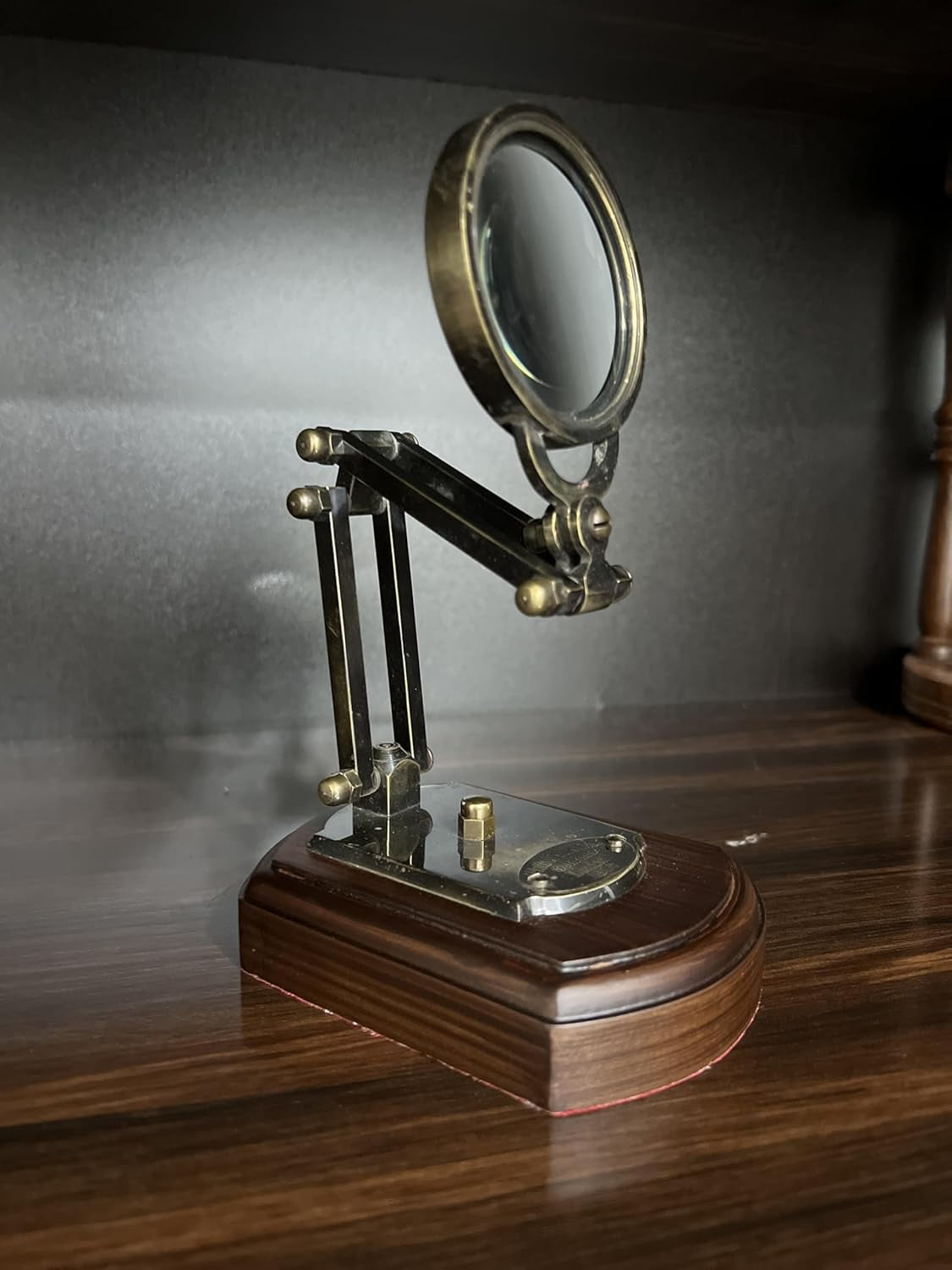 Antique Brass Magnifying Glass – Vintage Design with Coated Lens, Perfect for Reading News, Maps, and Optical Use, Unique Decorative Piece for Home & Desk Décor