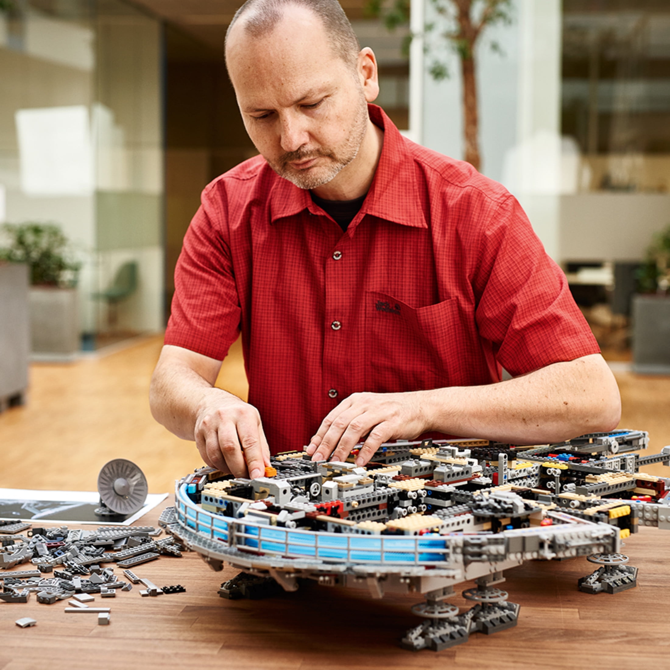 Millennium falcon 75192 expert building kit best sale
