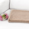 thumbnail image 4 of Cómoda manta de felpa para perros y gatos Cojín súper suave para mascotas Colchoneta para dormir Tamaño M Beige, 4 of 7
