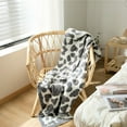 thumbnail image 4 of Manta con estampado de leopardo, 4 of 5