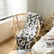 thumbnail image 4 of Manta con estampado de leopardo, 4 of 5