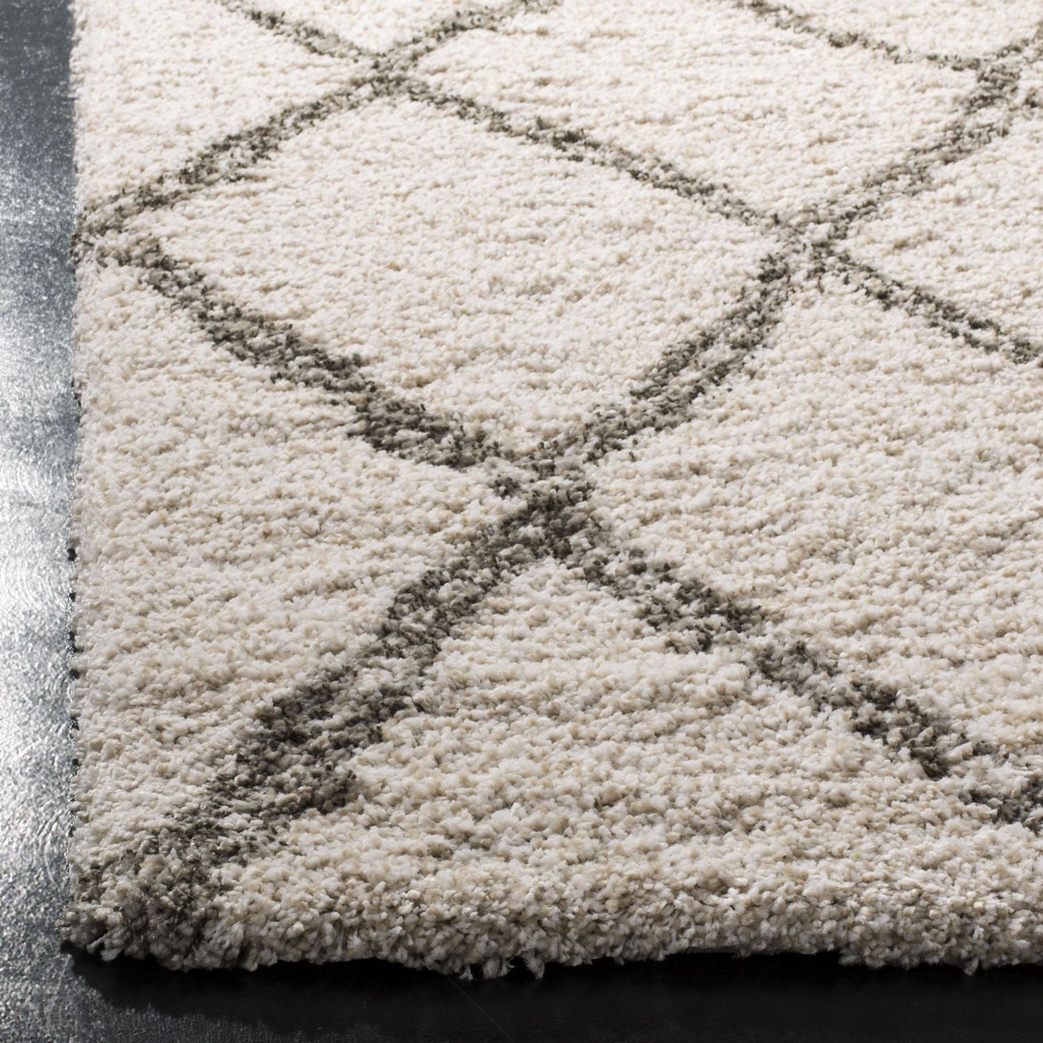 SAFAVIEH Hudson Adella Geometric Diamonds Shag Area Rug