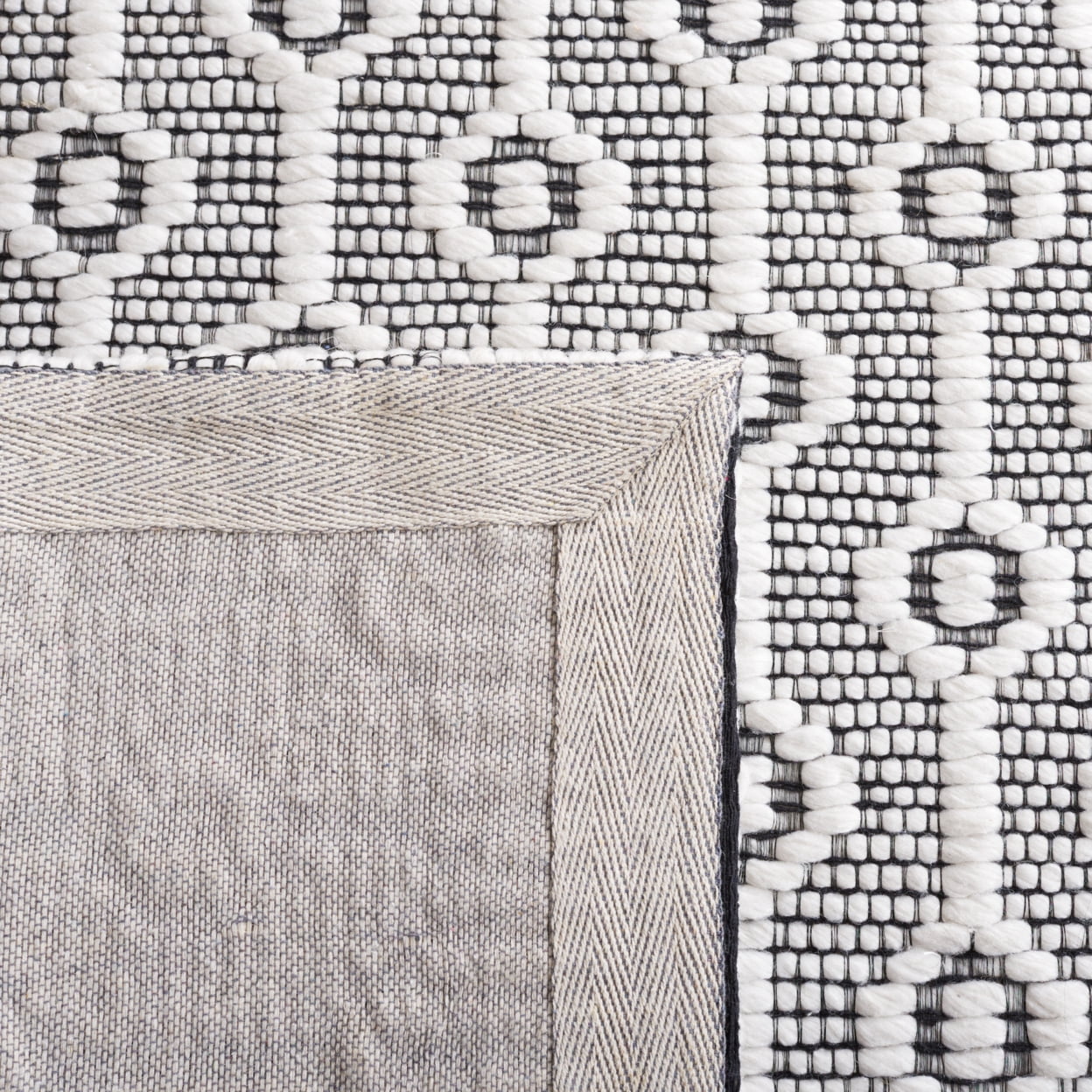 SAFAVIEH Marbella Ombre Diamond Area Rug, Ivory/Black, 8' x 10'