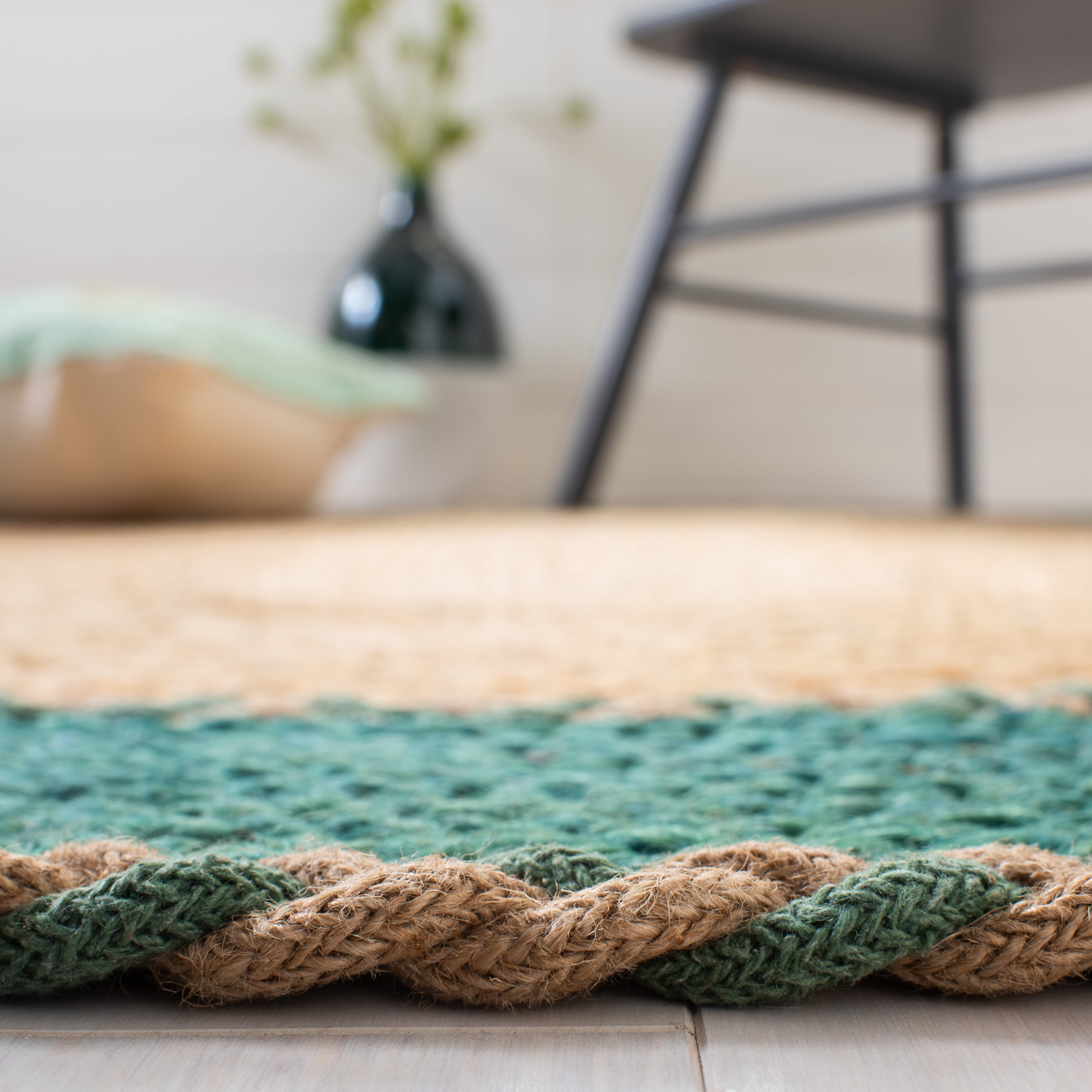 SAFAVIEH Natural Fiber Cirino Bordered Area Rug, Natural/Green, 4' x 6' Oval