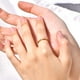 thumbnail image 4 of Anillo curvo de una sola capa, moderno, retro, personalizado, moderno, estilo europeo y americano, anillo de dedo índice minimalista para parejas, 4 of 6