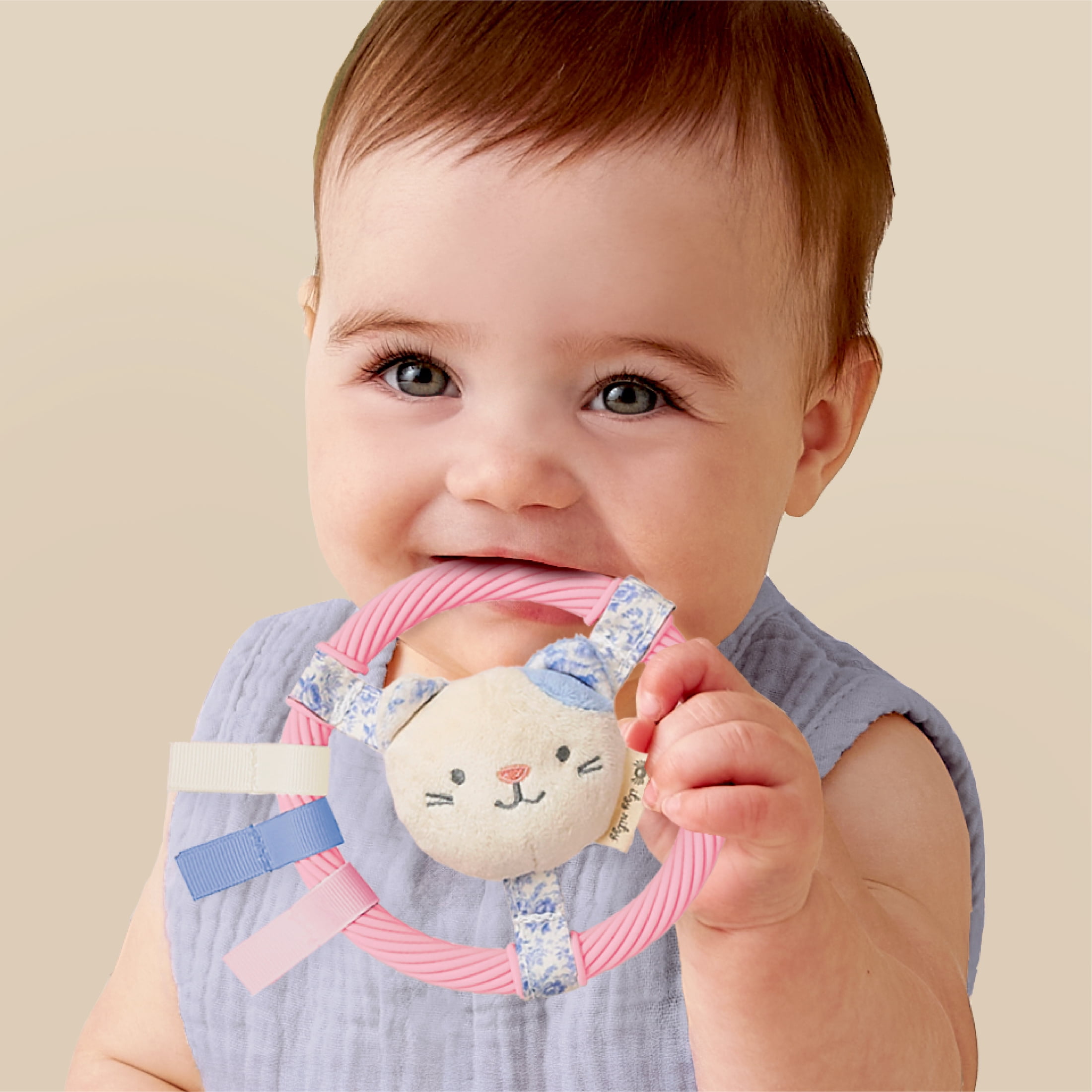 Itzy Ring Pal™ Teething ring with plush kitty