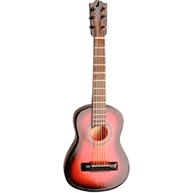 La Guitarra Tallada En Madera De Un árbol Centenario