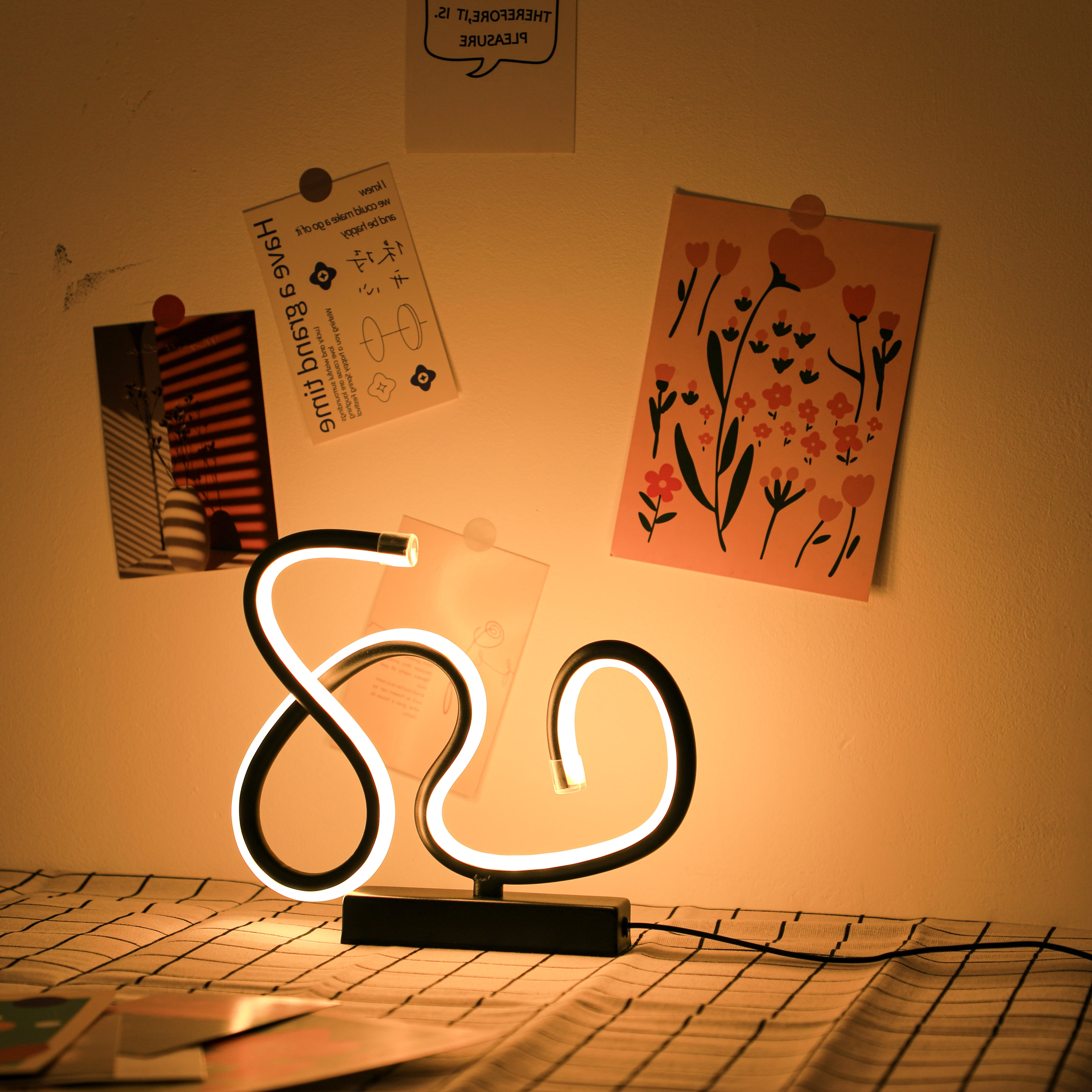 Modern spiral desk lamp, made of three-color dimmable aluminum for bedroom use, USB plug, wired button control, battery-free bedside lamp