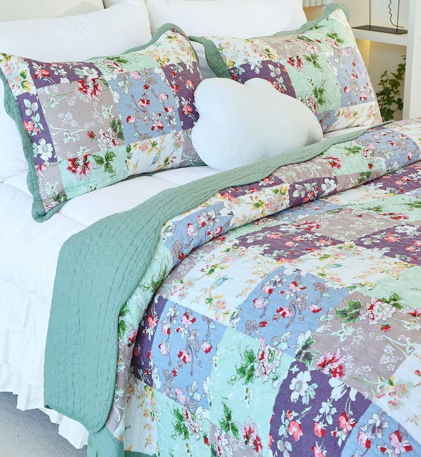 Evenhug Quilts 3-Piece Square Multi-Color Floral Patchwork Queen Quilt Set With 2 Shams