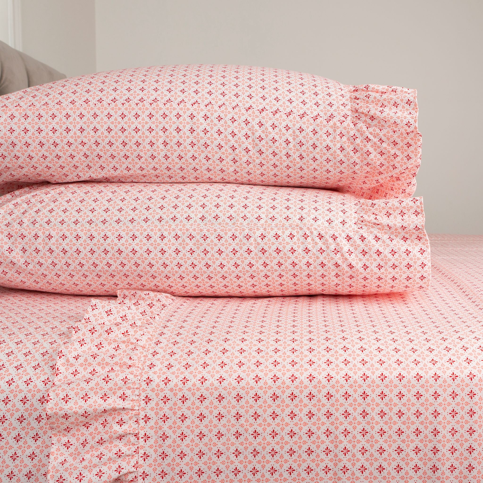 The Pioneer Woman 4-Piece 300 Thread Count Pink Printed Cotton Bed Sheet Set, King