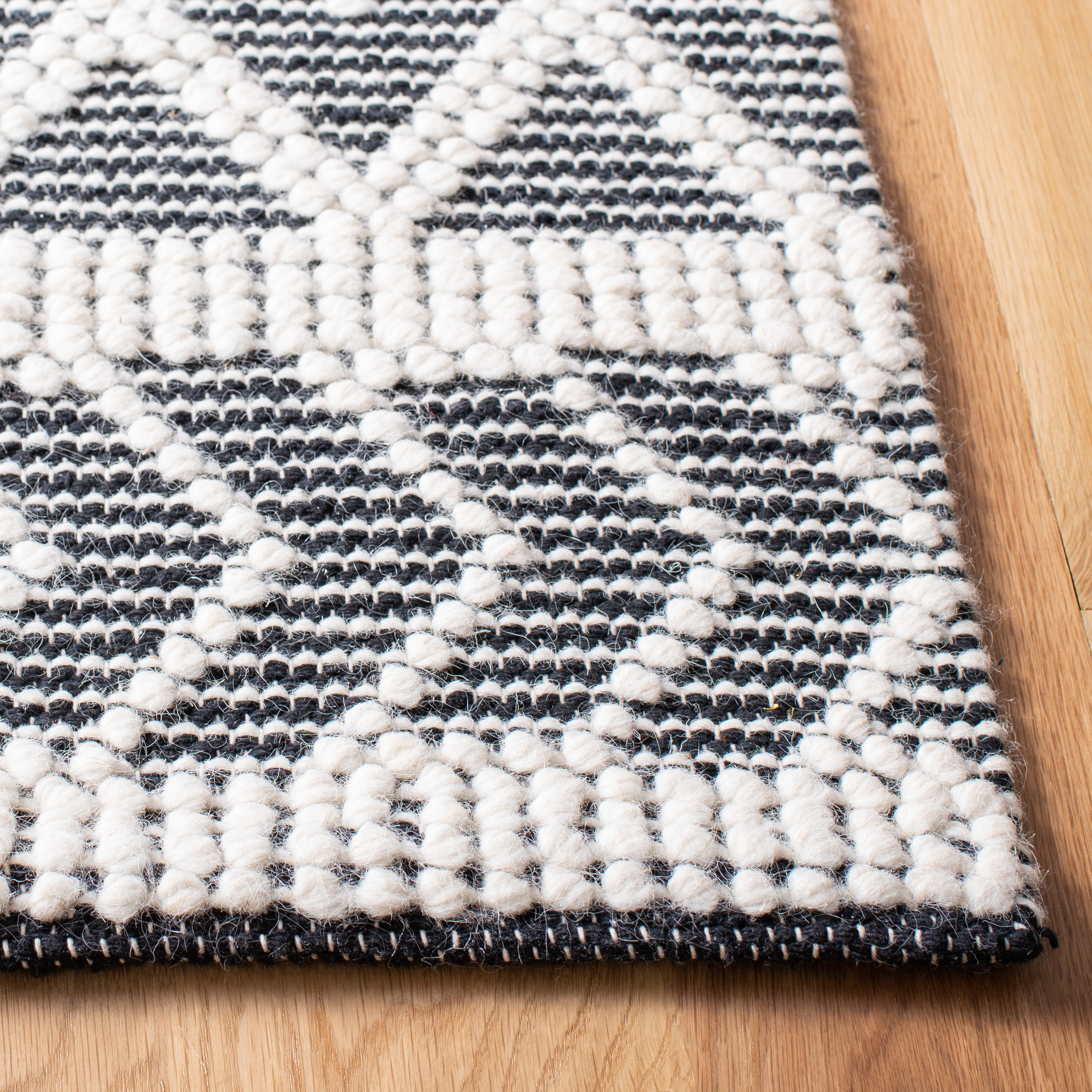 SAFAVIEH Natura Hollie Geometric Area Rug, Ivory/Black, 6' x 6' Square
