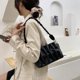 thumbnail image 5 of Un bolso bandolera de un solo hombro con correas desmontablesnegro, 5 of 5
