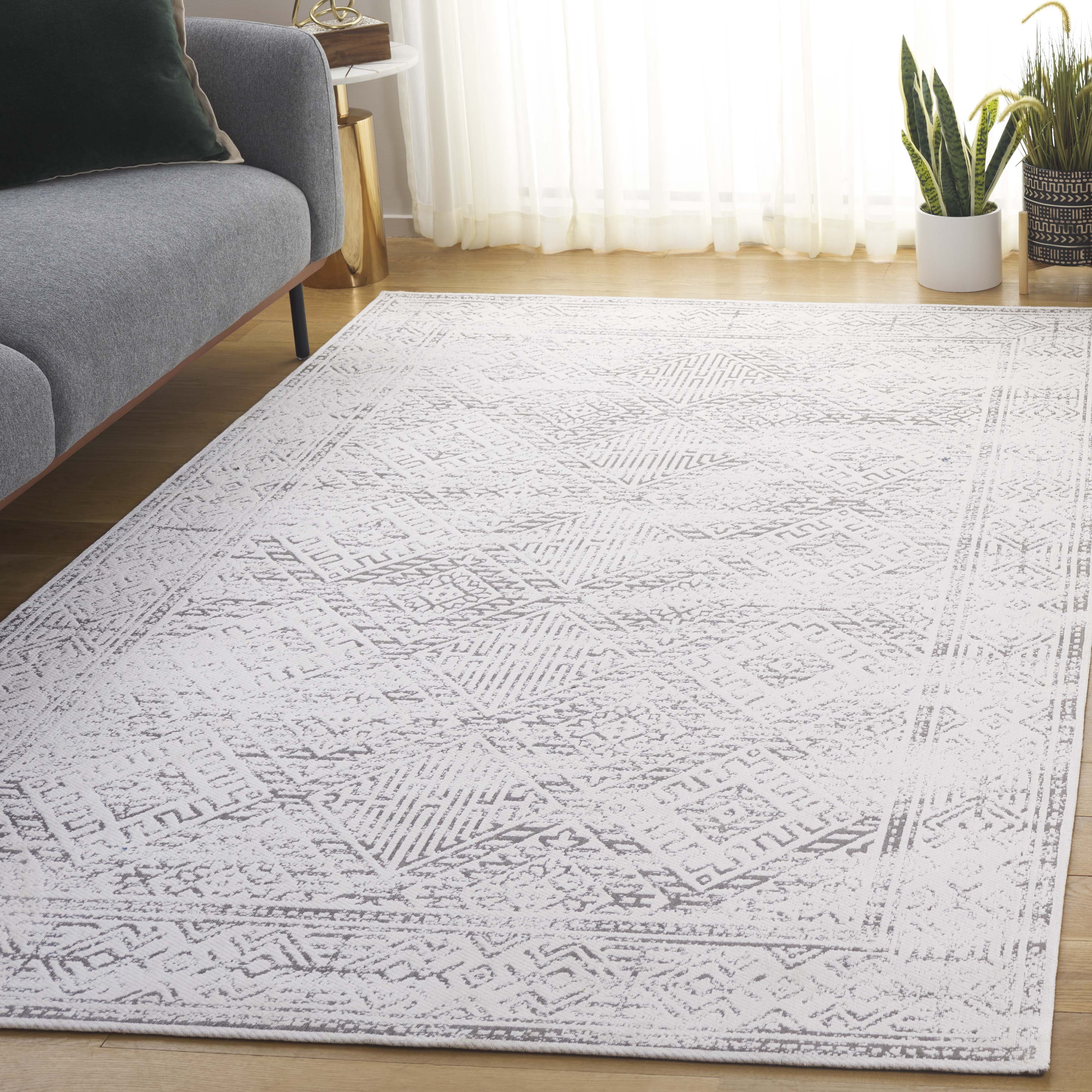 SAFAVIEH Classic Vintage Charlie Diamond Polyester Area Rug, White/Grey, 5' x 8'