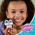 thumbnail image 2 of Juguete interactivo FurReal Handfuls Shivers el Pingüino 9 cm, 2 of 7