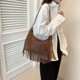 thumbnail image 5 of Bolso Hobo Minimalista Con Flecos Hombro Borlas PU Gran Capacidad para Mujer Viajes Uso Diario, 5 of 8