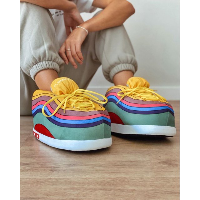 Zapatillas de casa altas de moda, suaves y esponjosas como nubes, pantuflas de invierno antideslizantes cálidas con suelas gruesas para hombres, mujeres y niños