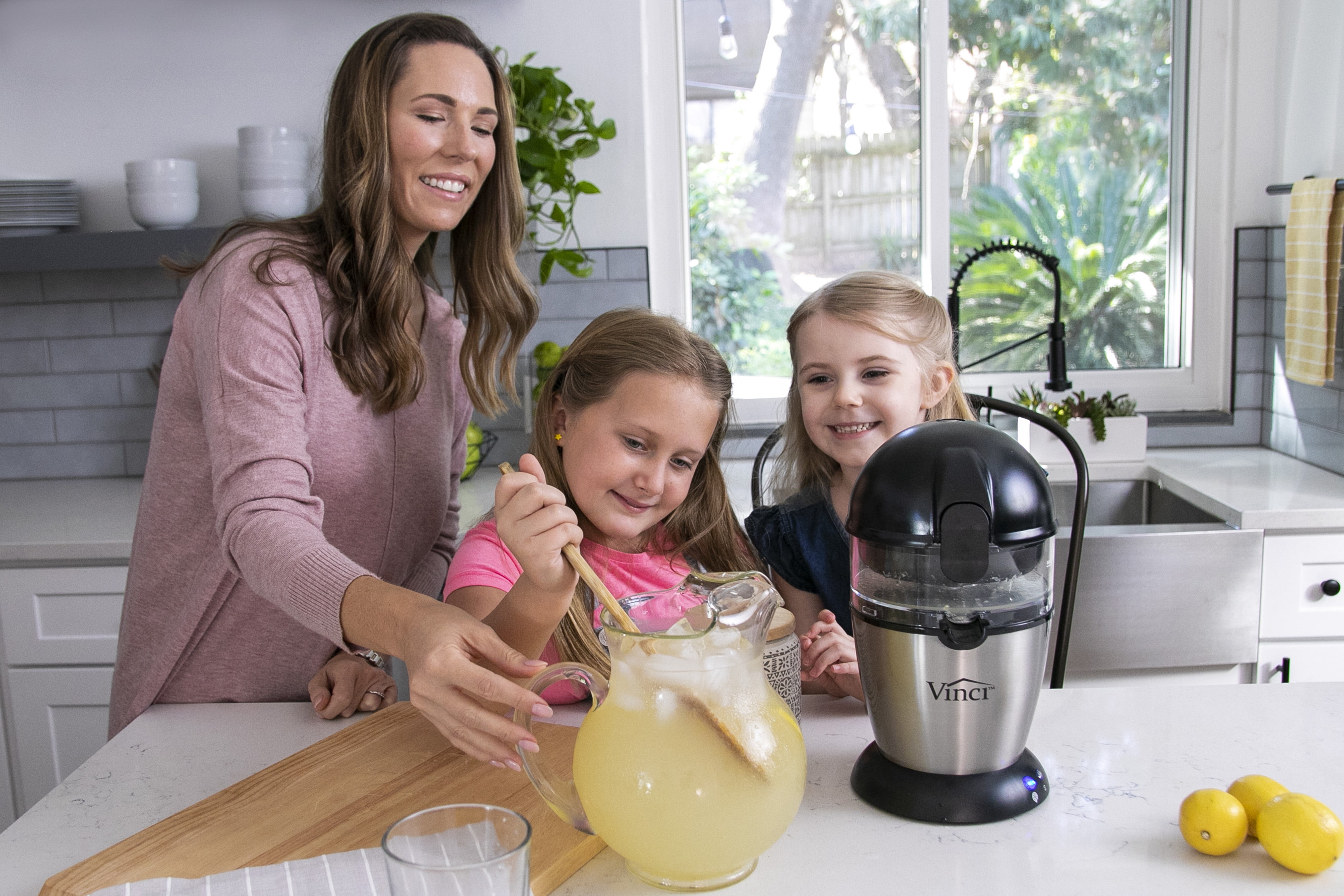 VINCI Hands-Free Patented Electric Citrus Juicer 1-Button, Stainless Steel/Black | 1-Button Easy Press Lemon Lime Orange Grapefruit Juice Squeezer