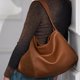 thumbnail image 5 of Bolso de lujo ligero de moda con combinación de colores en contraste de gamuza esmerilada de cuero de alta calidad para mujer, bolso de hombro sencillo e informal todo en uno, 5 of 5