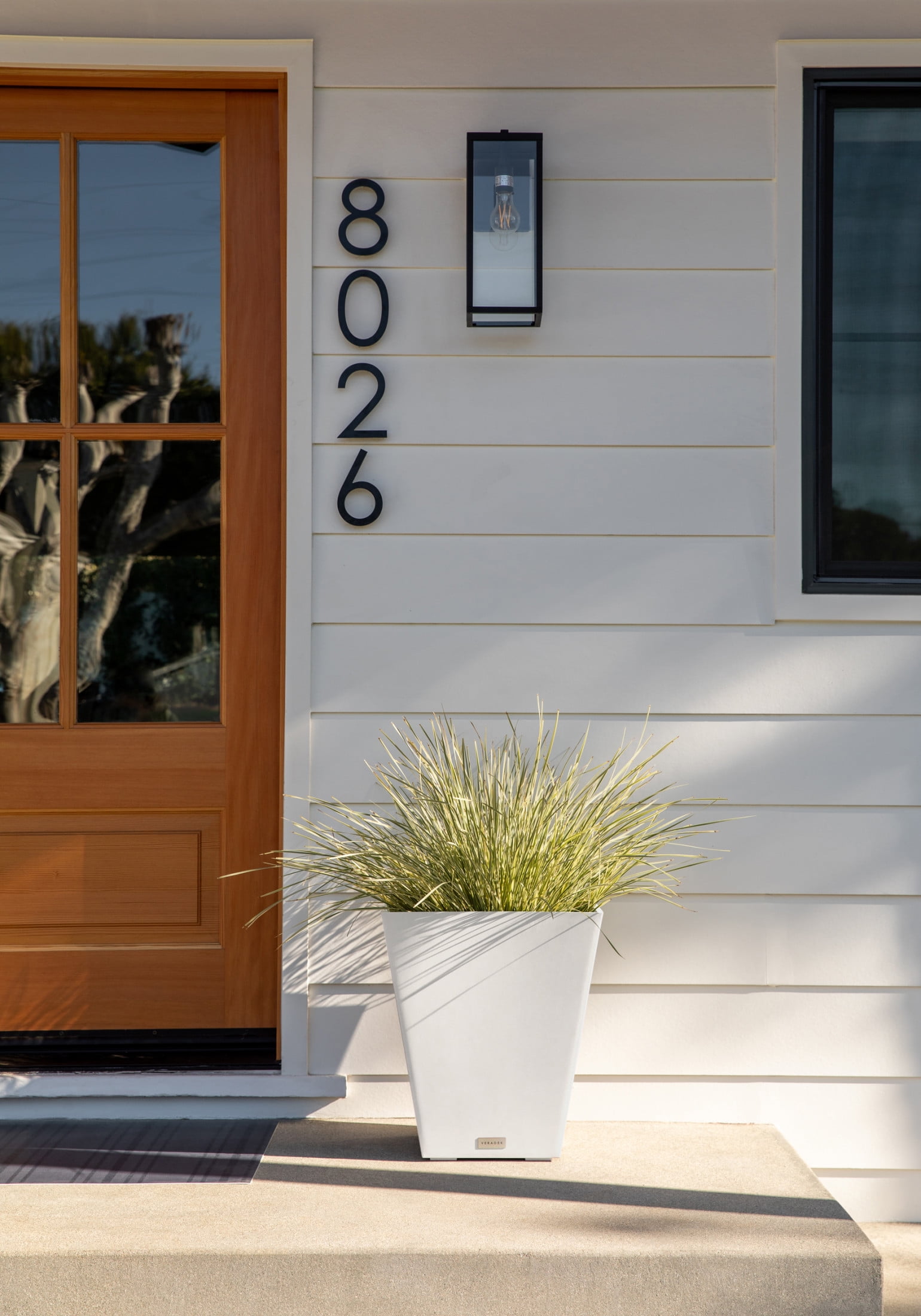Veradek Pure Series Nobleton 18" Plastic Planter 2-Pack White
