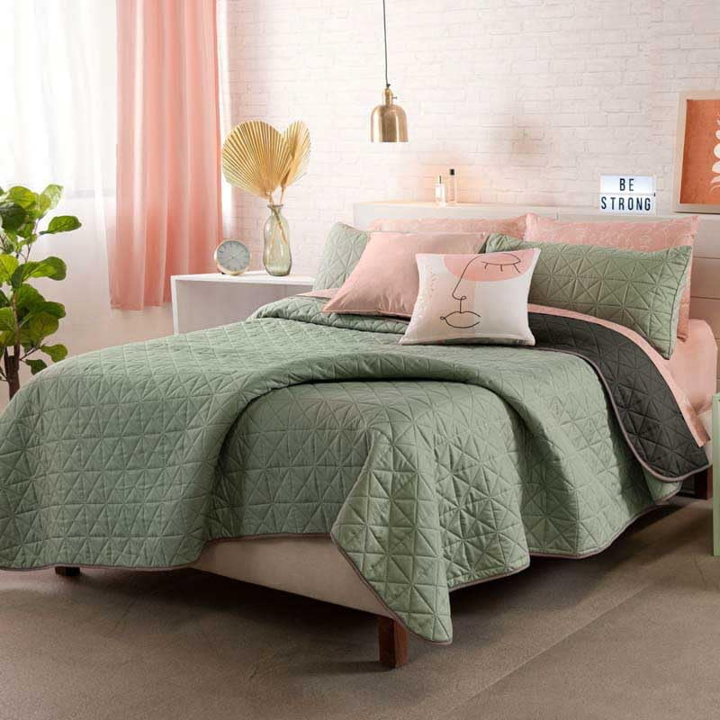 Vianney - Queen Size Comforter - 91x93 Inches - Reversible Lightweight Olive Green Bedding - Soft Triangular Quilt Pattern for Year-Round Comfort